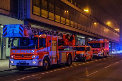 Stuttgart Mitte: Muellcontainerbrand in Geschaeftshaus